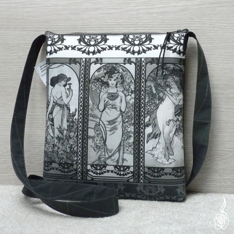 Černobílá taška Alfons Mucha šedá secese mucha kabelka s obrázkem taška s muchou černobílá kabelka 