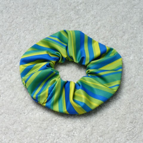 Scrunchie - modrozelené pruhy zelená pruhovaná pruhy gumička do vlasů barevná gumička látková gumička scrunchies 