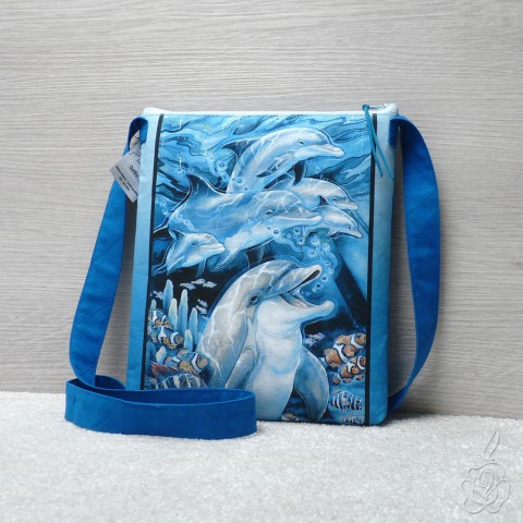 Menší kabelka s delfíny crossbody modrá kabelka kabelka s delfínem 