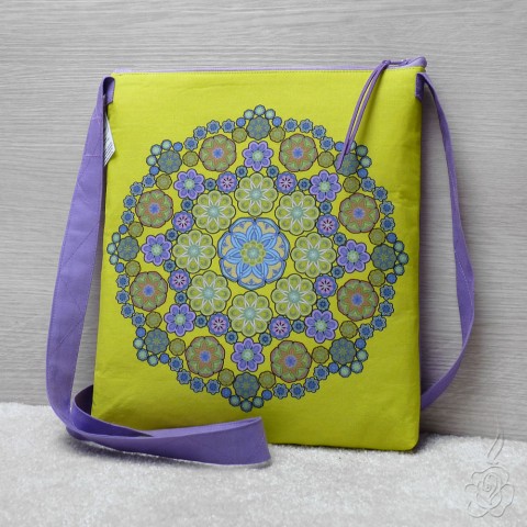 Barevná kabelka s mandalou-Vesna 2 mandala žlutofialová crossbody barevná kabelka kabelka s mandalou květinová mandala žlutá kabelka 