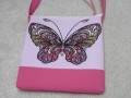 Růžová kabelka s motýlem