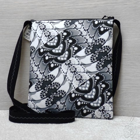 Černobílá crossbody kabelka - Julie vzorovaná kabelka černobílá kabelka látková kabelka crossbody kabelka 