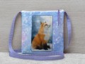 Menší fialová kabelka s liškou