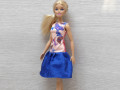 Barevné šatičky pro Barbie