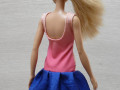 Barevné šatičky pro Barbie
