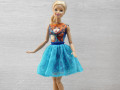 Barevné šatičky pro Barbie
