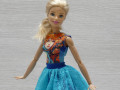 Barevné šatičky pro Barbie