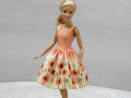 Barevné šatičky pro Barbie