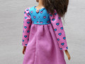 Barevné šatičky pro Barbie