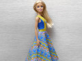 Barevné šaty pro Barbie