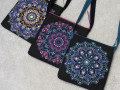 Barevná kabelka s mandalou Dot Art