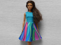 Barevné šatičky pro Barbie