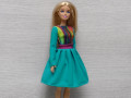 Barevné šatičky pro Barbie