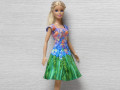Barevné šatičky pro Barbie
