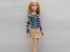 Barevné šatičky pro Barbie