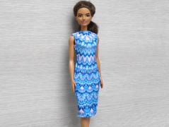 Barevné šatičky pro Barbie