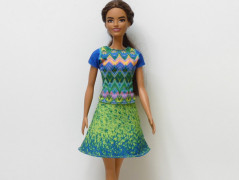 Pruhované šaty pro Barbie
