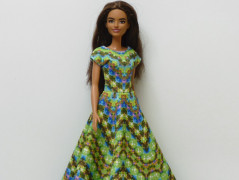 Pruhované šaty pro Barbie