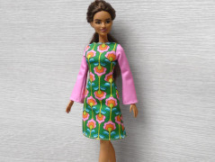 Pruhované šaty pro Barbie