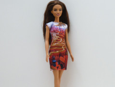 Pruhované šaty pro Barbie