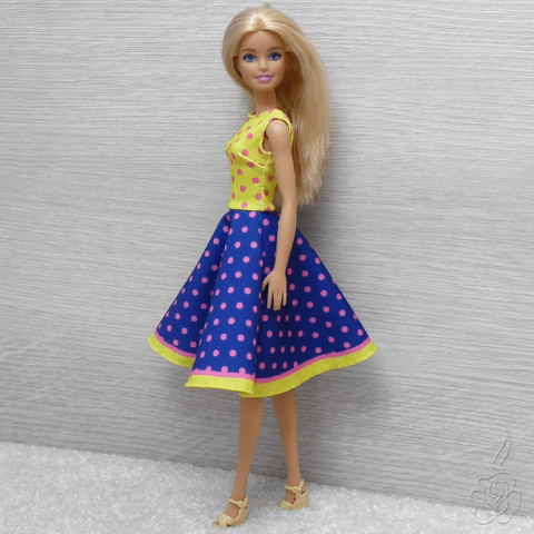 Puntíkaté šaty pro Barbie oblečky pro barbie oblečky pro panenku šaty pro barbie oblečky pro sběratele puntíkaté šaty pro barbie 