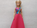 Dlouhé barevné šaty pro Barbie