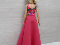 Dlouhé barevné šaty pro Barbie