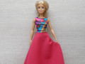 Dlouhé barevné šaty pro Barbie