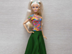 Šatovka s tričkem pro Barbie