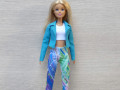 Barevné kalhoty pro Barbie