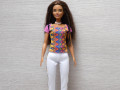 Barevné tričko pro Barbie