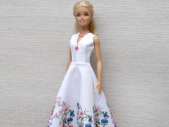 Barevné tričko pro Barbie