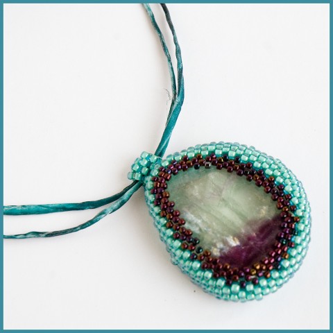 Fluorit - zeleno fialový náhrdelník minerál elegance 
