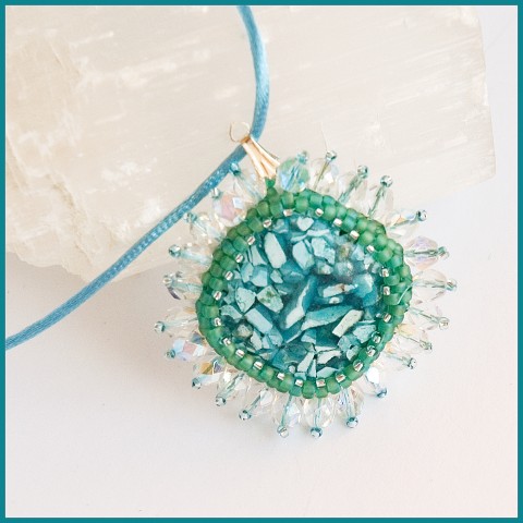 Náhrdelník - perleť v pryskyřici náhrdelník perleť pryskyřice mod 