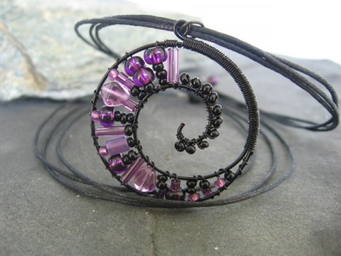 Přívěsek, náhrdelník - Sibyla kruh originální fialová černá autorská kolo kruhový 
