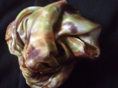 Hedvábná šála Pomeranč a kivi.